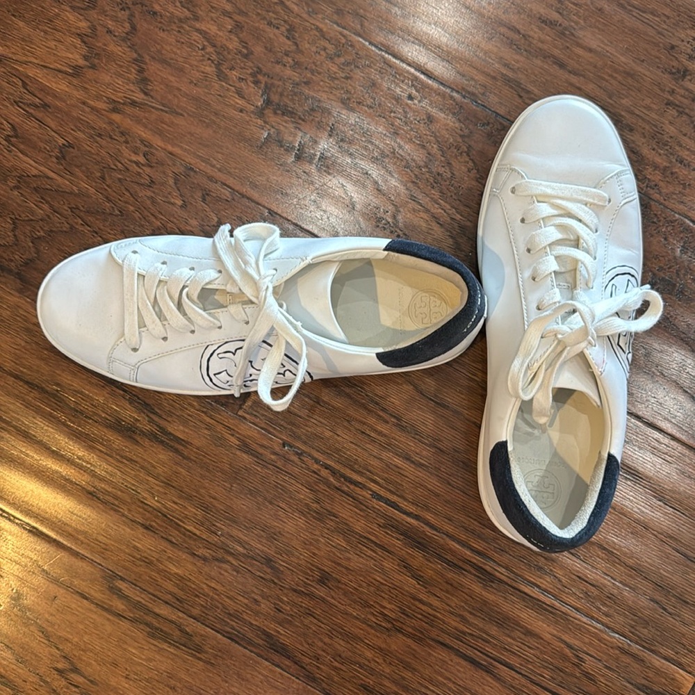 Like New Tory Burch T- Logo White Navy Blue Sneakers Tennis Shoes Size 9.5 - Picture 2 of 12
